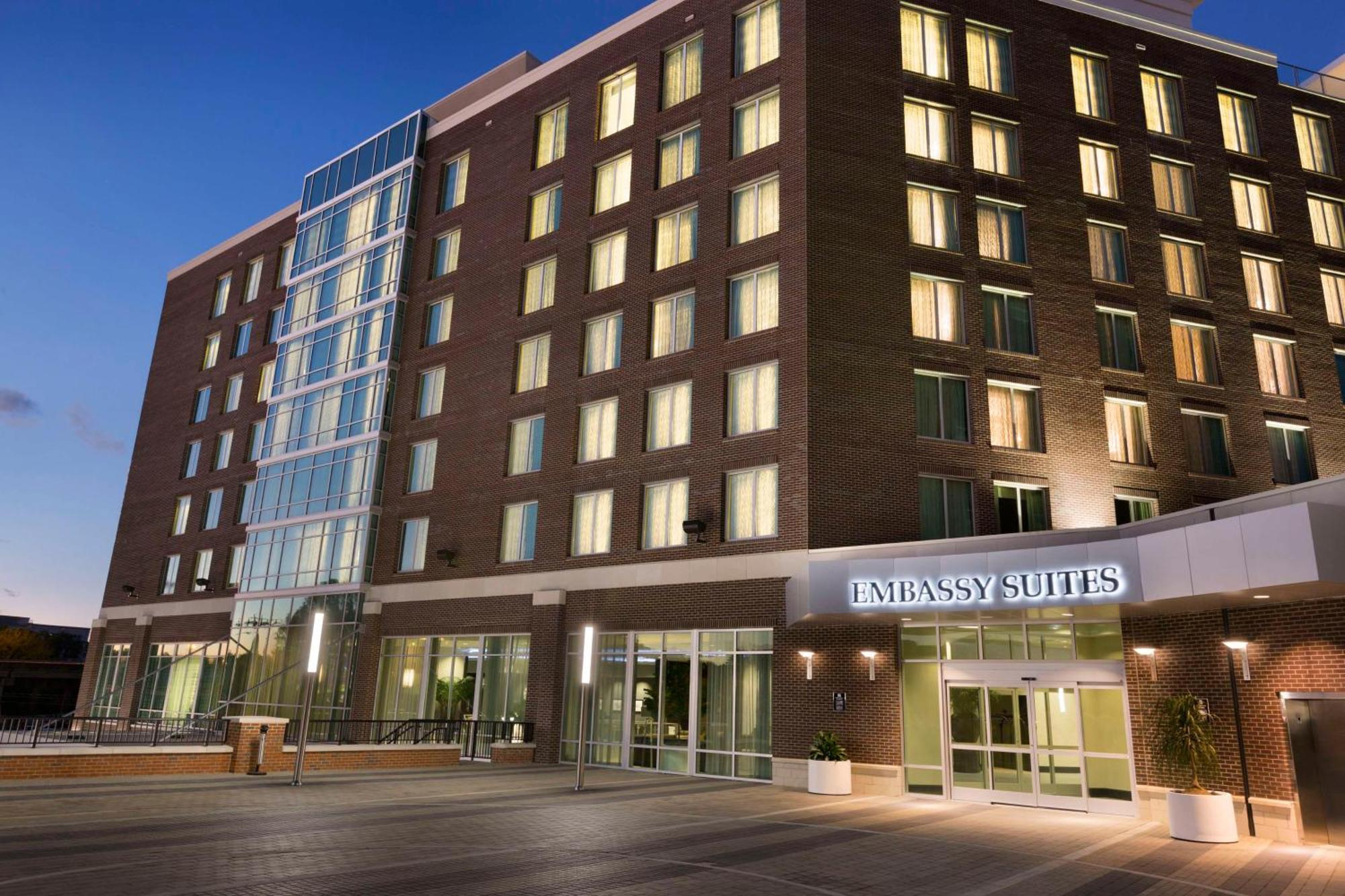 Embassy Suites By Hilton Greenville Downtown Riverplace Exterior foto